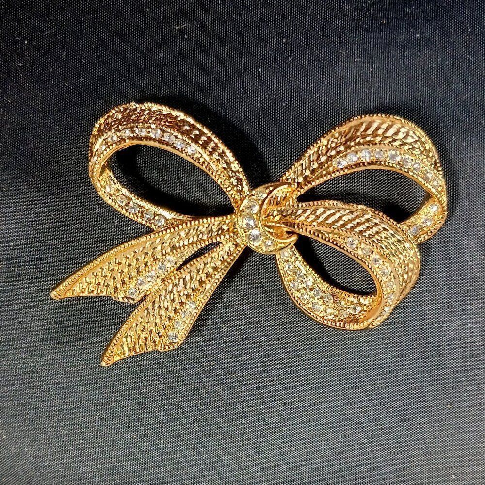 Vintage Roman Gold Tone Brooch Pin